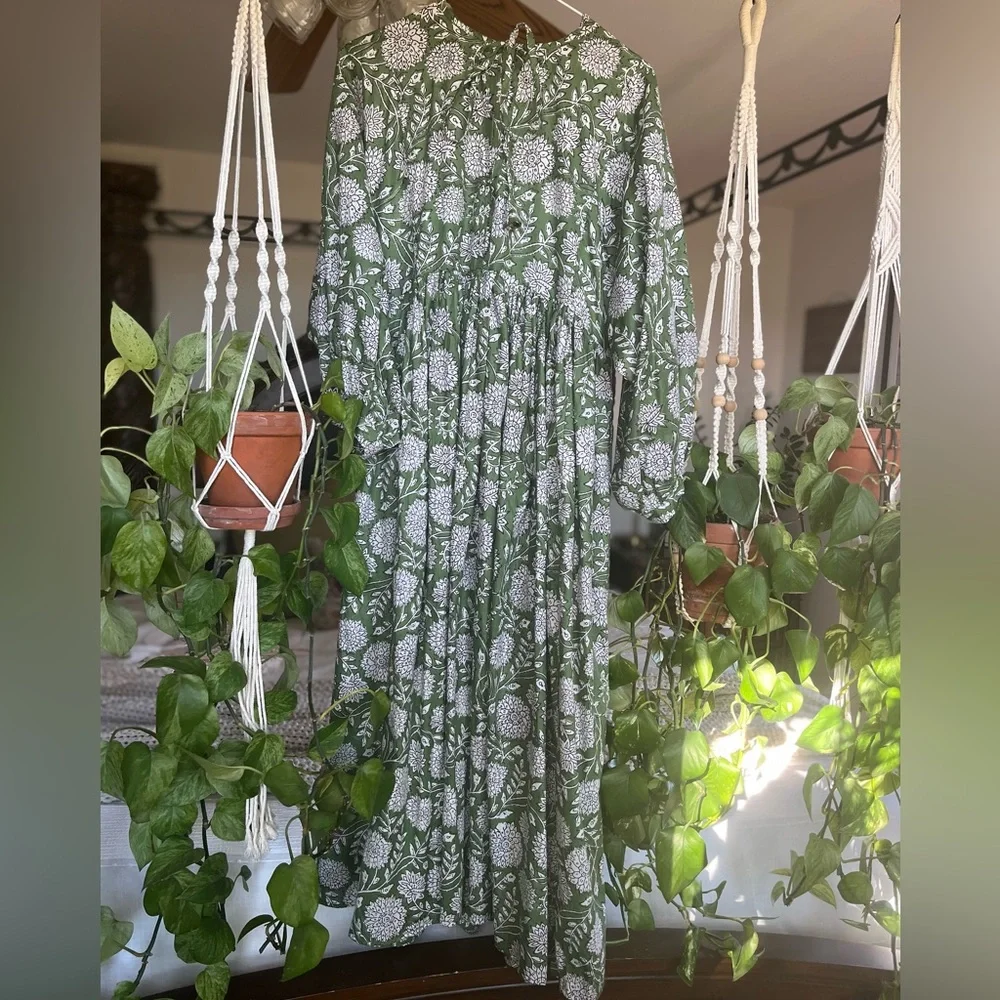 NWOT Green Floral Maxi Dress - Picture 2 of 5